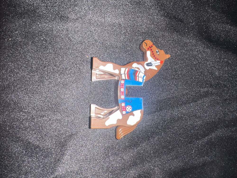 LEGO Part-4493c01px2 Horse w/ Blue Blanket Right Side Red Circle Pattern 6766 - Picture 2 of 7